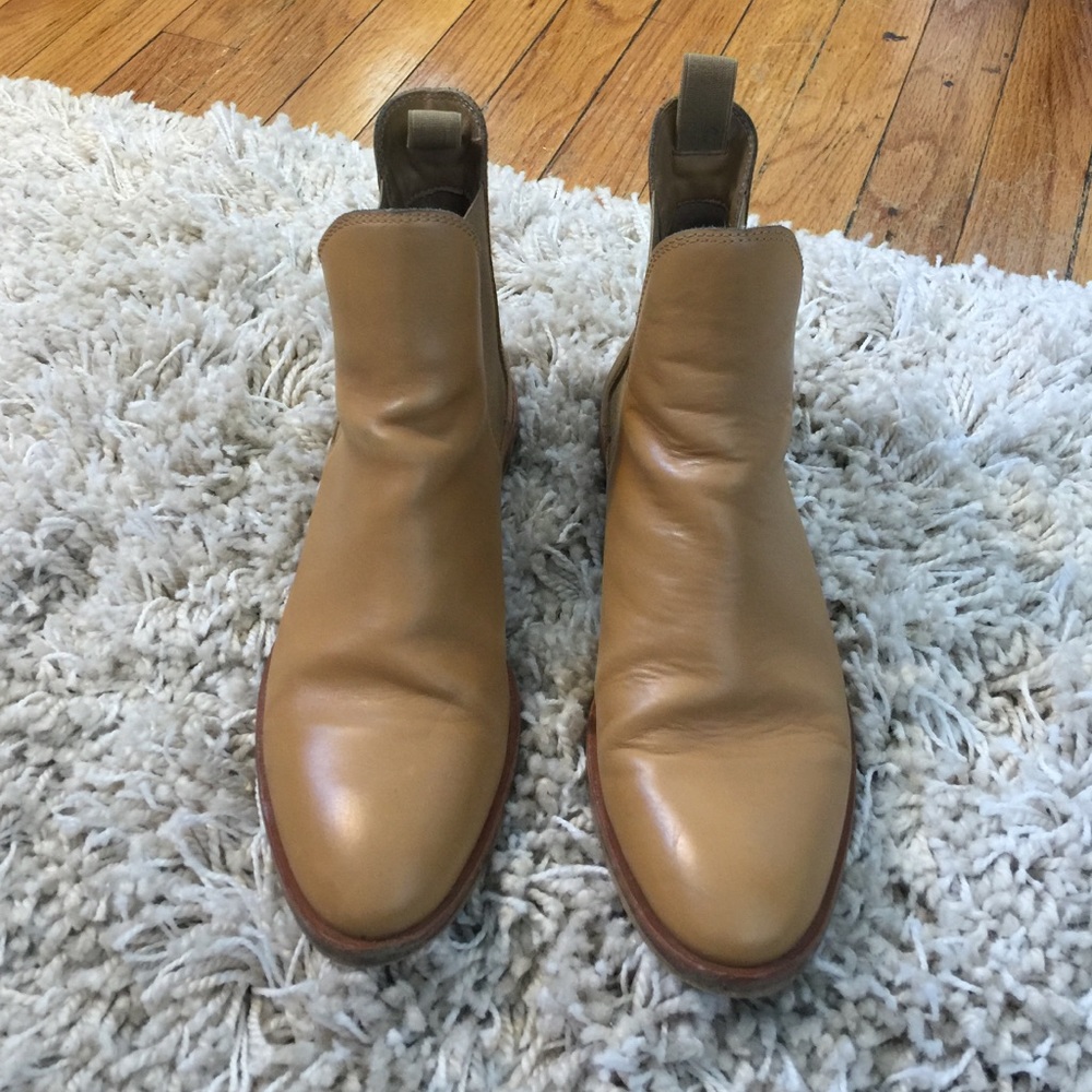 Everlane Chelsea Boot - Picture 4 of 8
